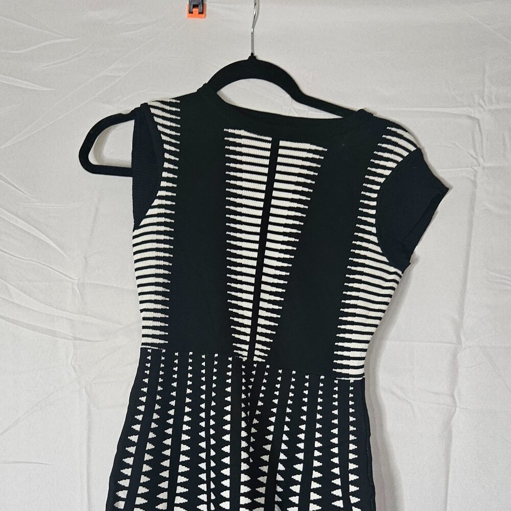 Zara Women’s  Black & White Geometric A-Line Knitted Flare Dress - Size M
